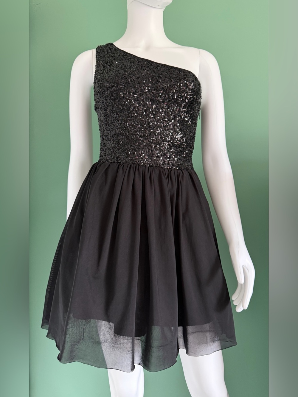 Blaque Market Elegant One-Shoulder Black Sequin Bodice Dress With Tulle Skirt